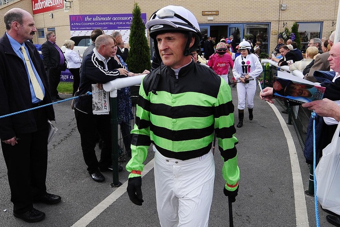 Cheltenham Gold Cup-winning jockey Graham Bradley dies aged 65 after dementia battle