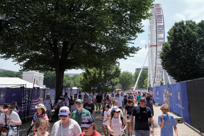 Trump’s state fair suffers latest meltdown as extreme heat suddenly shuts it down