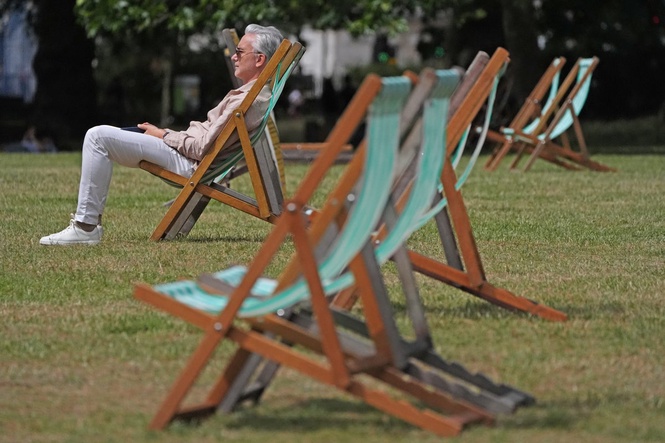 Another heatwave on way with 34C peak forecast as fresh hosepipe ban announced