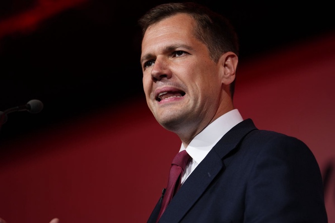 ‘No rules broken’ over criminal’s financial support to Farage, says Jenrick