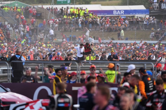 Boos at Silverstone as British GP ends behind safety car amid ‘software error’