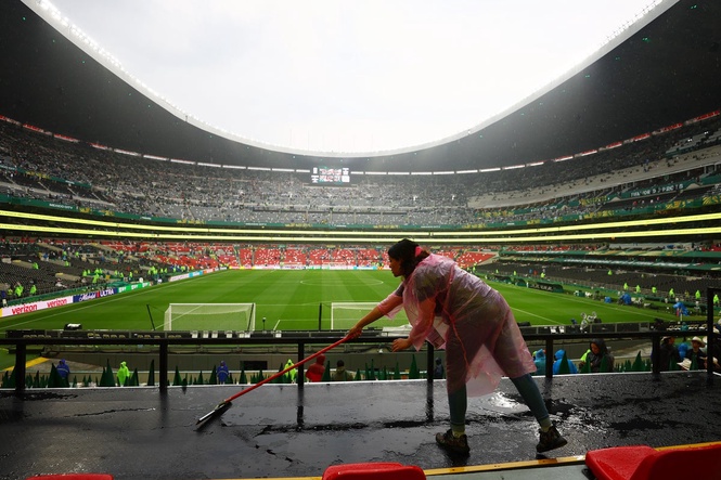 Mexico v England kick-off time delayed as World Cup last 16 tie hit by ‘severe weather’