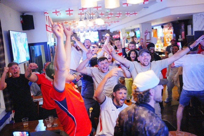 William urges England on to quarter-final after battling win against Mexico