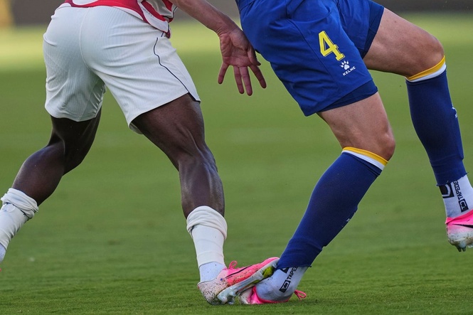 Photos of Balogun's red-card foul at center of FIFA controversy to lift US striker's suspension