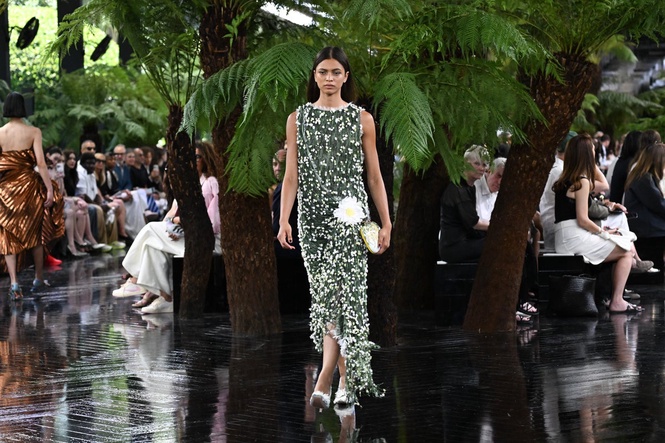 Bare skin, fantasy and the machine: 3 takeaways from Paris' starry couture week
