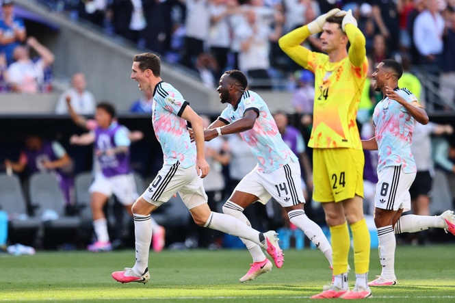 USA v Belgium LIVE: Calamitous error puts hosts on brink of World Cup exit despite controversial Balogun involvement