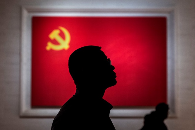 Chinese court hands former official rare death sentence in £250m corruption case