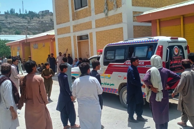 Militants kill 9 police officers in attack on post in southwest Pakistan