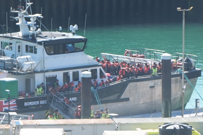Migrants arriving in UK thought to be first Channel crossings this month