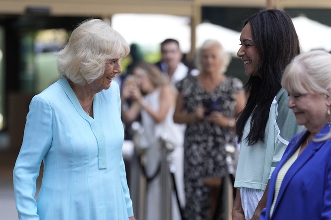 Heather Watson says Queen ‘super down-to-earth’ after meeting at Wimbledon