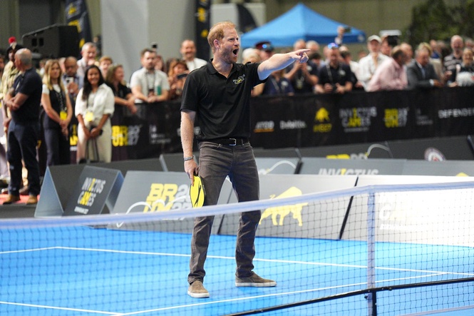 Harry makes a racket as he tries pickleball at Invictus Games demonstration