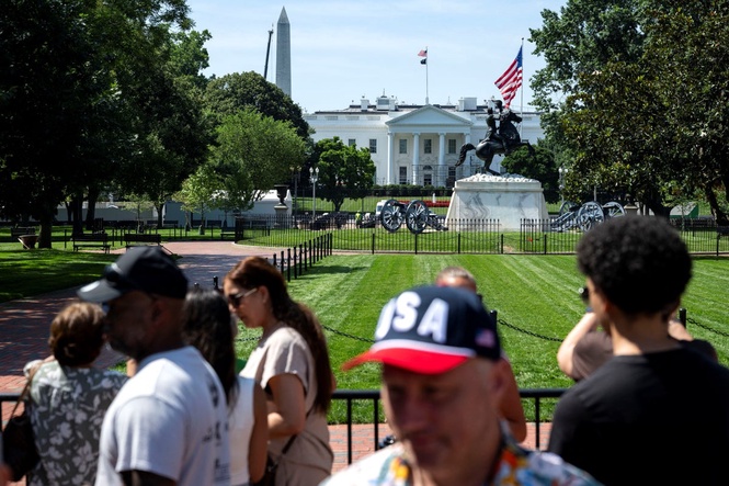 Trump now wants to install fences near the White House to help keep crowds further back