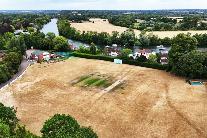 Fresh hosepipe ban announced as heat puts UK water supplies under pressure