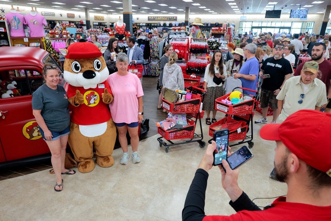 Buc-ee’s is offering $275K salaries with no college degrees. The internet is split on whether that’s a good thing
