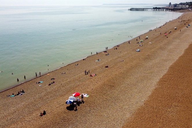 Record-breaking heatwave grips Britain as temperatures hit 35C for sixth day in 2026