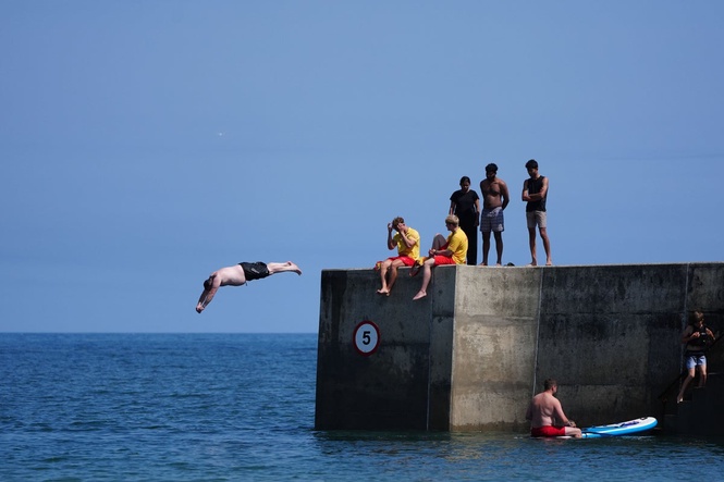 2026 first year to hit temperatures of 35C or more on six days – Met Office