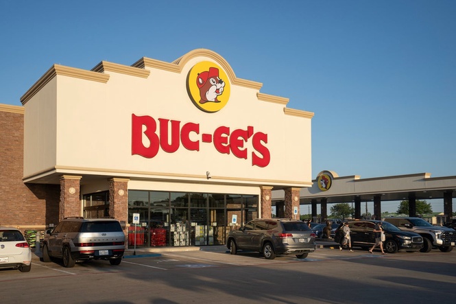 Buc-ee’s manager salary sparks debate over wages and college degrees