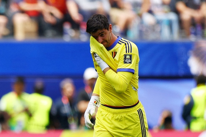 Spain v Belgium LIVE: Injured Courtois goes off in tears with World Cup quarter-final set for tense finish