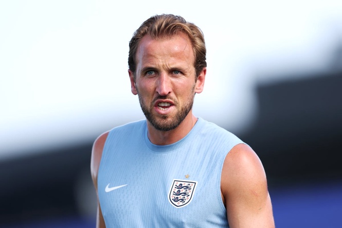 Donald Trump invited Harry Kane for round of golf, England captain reveals