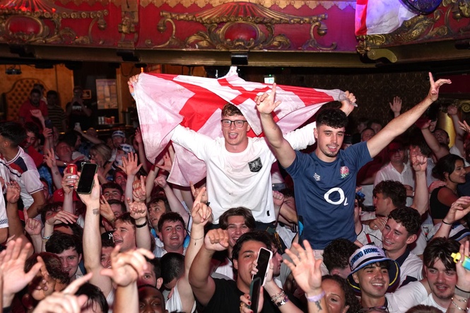 William congratulates England on ‘top performance’ as fans celebrate 2-1 victory