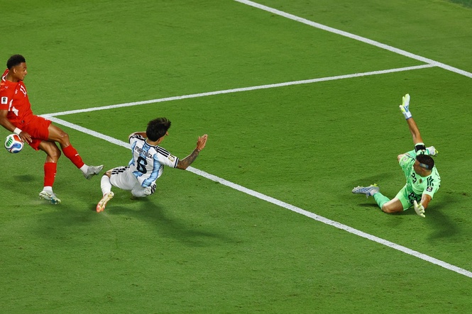 Argentina v Switzerland LIVE: Epic Martinez block saves Argentina as Messi edges closer to World Cup semi-final against England