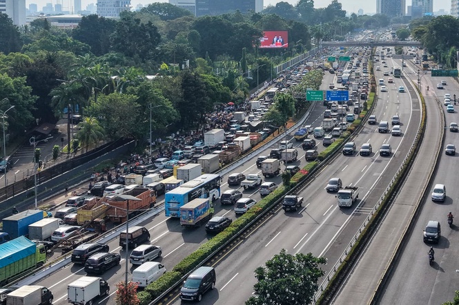 At least 13 killed after truck carrying wedding guests crushed on Indonesia highway