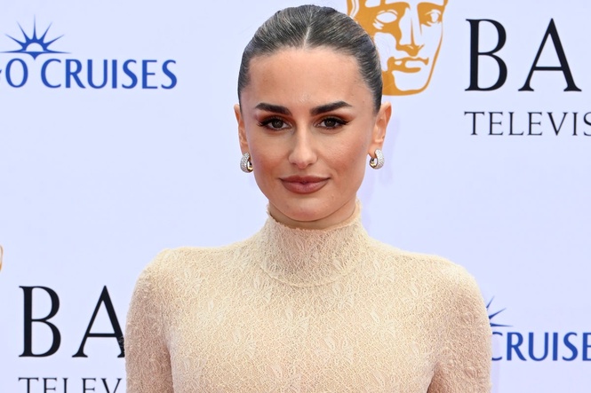 Amber Davies throws theatregoer out mid-performance for filming: ‘It’s ruined the morale’