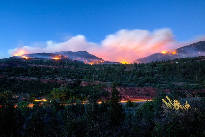Pilot dies while helping fight against Colorado wildfire