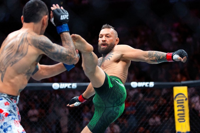Conor McGregor blames wet floor for fight-ending injury on UFC return
