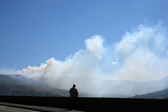 UK hit by widespread ‘firewave’ as wildfire risk grows, experts warn