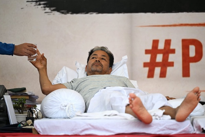 Indian police swoop in to remove hunger-striking activist Sonam Wangchuk from protest site