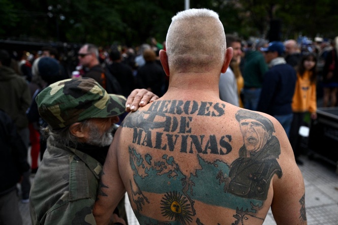 Argentina’s vice-president calls England ‘usurping pirates’ in rant before World Cup clash
