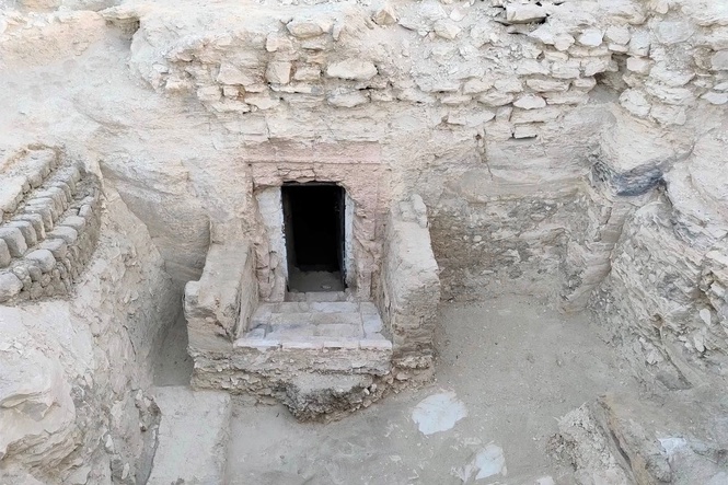 Experts face battle to save 3,000-year-old Egyptian tombs from flooding