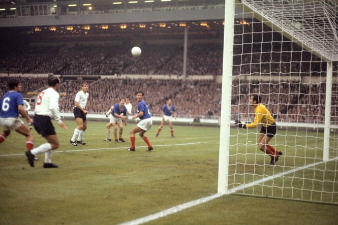 Roger Hunt’s 1966 World Cup shirt tipped to sell for up to £8,000 at auction