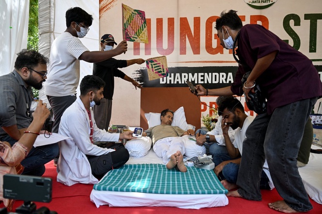 Why is Indian activist Sonam Wangchuk on hunger strike?