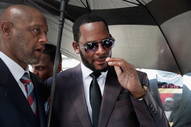 R. Kelly officially asks Trump to commute his 30-year sex crime sentence
