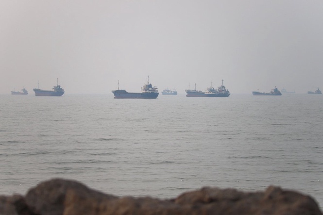 Bulletin world briefing: US launches new wave of strikes on Iran as Trump weighs ‘major offensive’