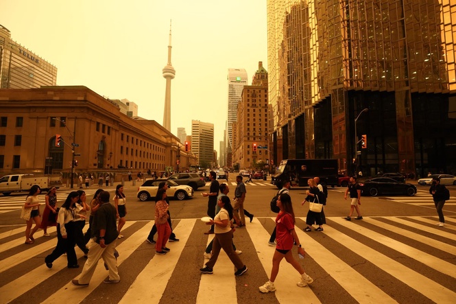 US residents warned to stay indoors as wildfire smoke turns air hazardous