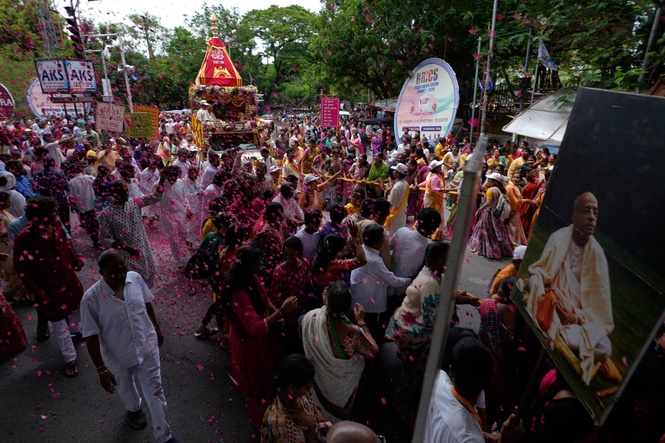 India celebrates the annual Rath Yatra chariot festival, in photos