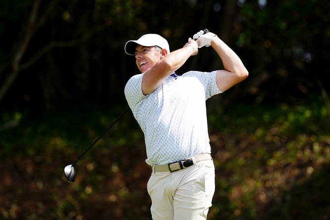 Hole-by-hole account as Rory McIlroy contests second round at The Open