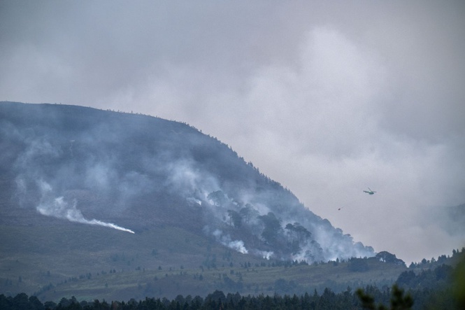 Helicopter deployed as firefighters spend third day tackling Cairngorms wildfire