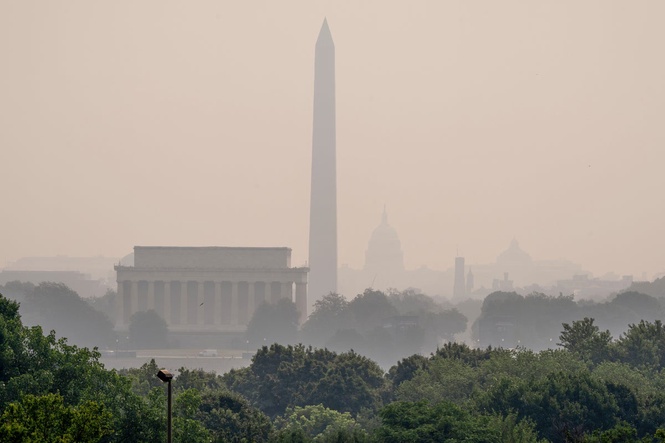 Wildfire smoke from Canada and Minnesota pushes further into US, engulfing DC in eerie haze