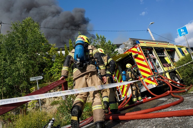Largest blaze in Norway’s history destroys 100 homes