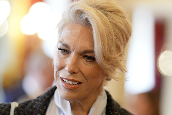 Hannah Waddingham reveals truth behind viral rebuke of Oliviers photographer: ‘I think he forgot himself’
