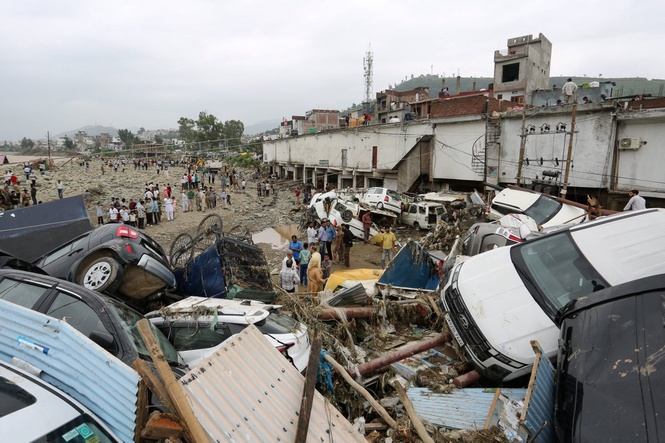 Fears death toll could rise as flash floods and cloudbursts hit India