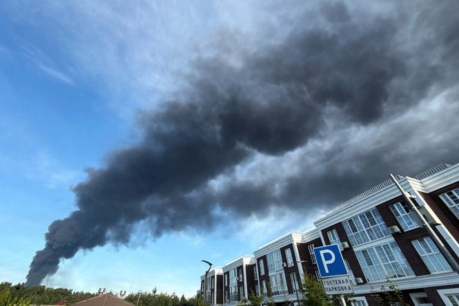 Moscow hit by 400 drones as Ukraine launches major wave of attacks on Russia