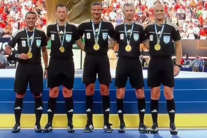 Match official goes viral after being caught on tiptoes in World Cup final group photo