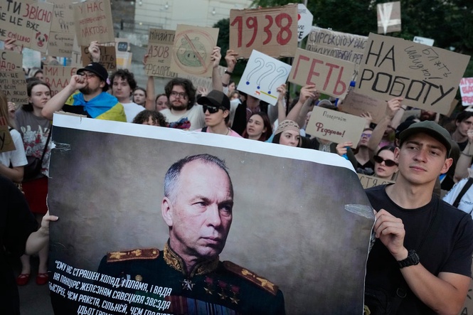 Ukraine’s army chief expected to lose job after week of protests over sacking of defence minister