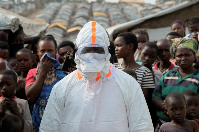 Ebola outbreak with no vaccine or treatment spreading too fast to contain, doctors warn