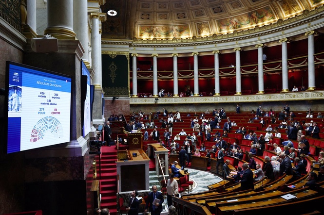 Another country passes law banning children from social media